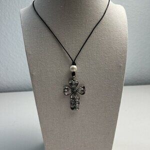 MARCIE USA Flower Pewter Cross Pendant With Pearl Necklace Vintage